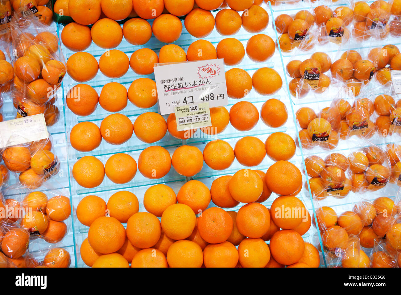 Les fruits, des oranges sur l'affichage dans un supermarché japonais. Tokyo, Japon. Banque D'Images