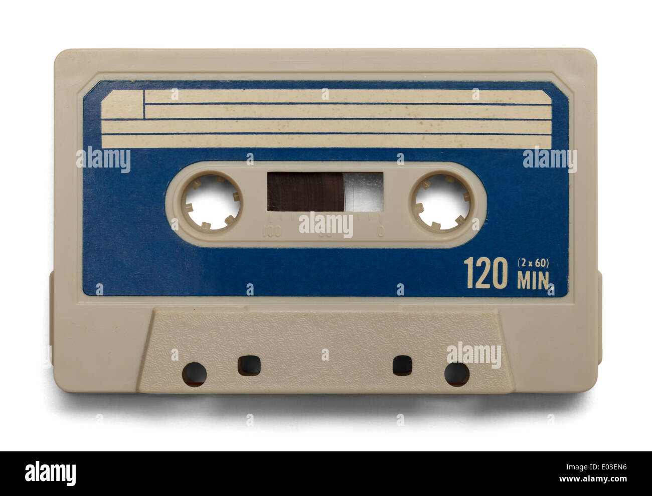 Vieille Cassette avec copie espace isolé sur fond blanc. Banque D'Images