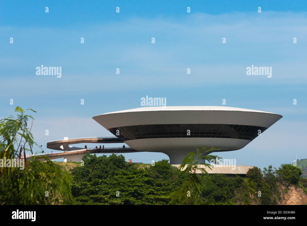 Musée d'Art Contemporain de Niterói (Museu de Arte Contemporanea de Niteroi-MAC) conçu par Oscar Niemeyer, Rio de Janeiro, Brésil Banque D'Images