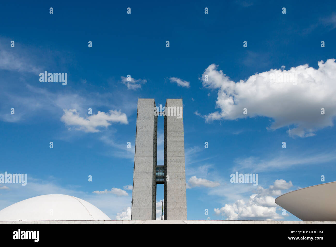 Congrès national complexe conçu par l'architecte Oscar Niemeyer, Brasilia, Brésil Banque D'Images