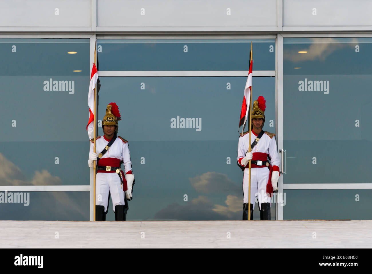 Des gardes au Palais du Planalto, le lieu de travail officiel du président du Brésil, Brasilia, Brésil, District Fédéral Banque D'Images