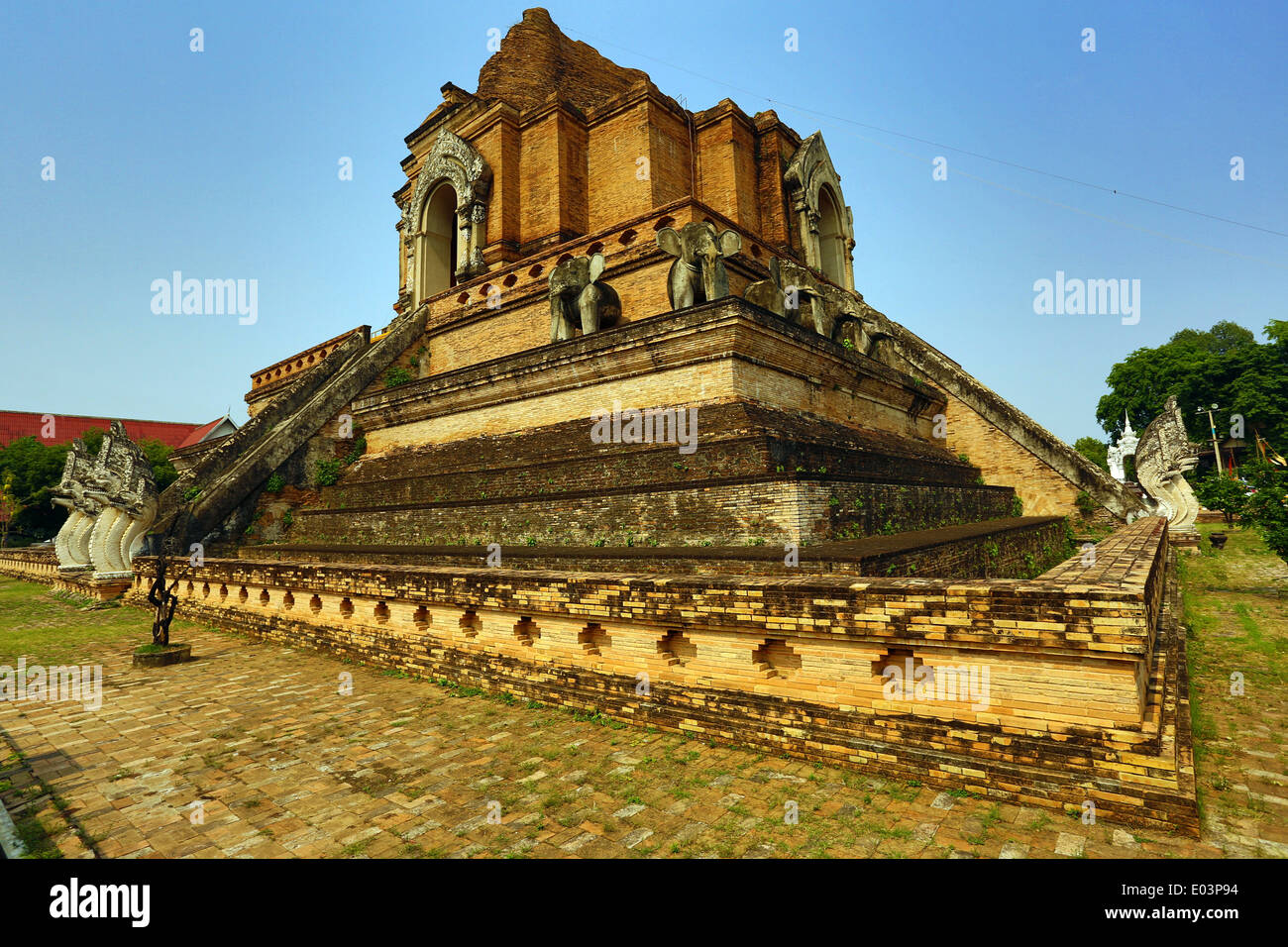 Le chedi du Wat Chedi Luang temple à Chiang Mai, Thaïlande Banque D'Images