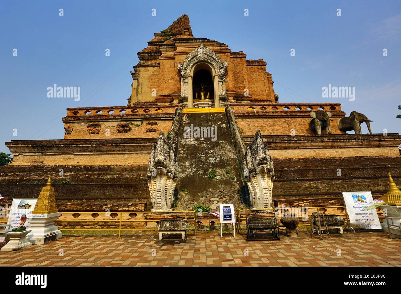 Le chedi du Wat Chedi Luang temple à Chiang Mai, Thaïlande Banque D'Images