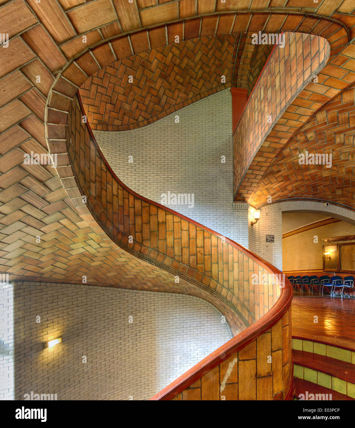 Escalier voûté fait de fines dalles structurales, Baker Hall, Carnegie Mellon University Banque D'Images