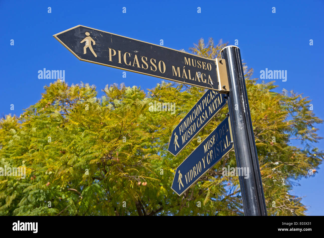 Panneau indiquant la direction de Musée Picasso, Picasso's house et musée du verre et du cristal, Malaga, Espagne Banque D'Images