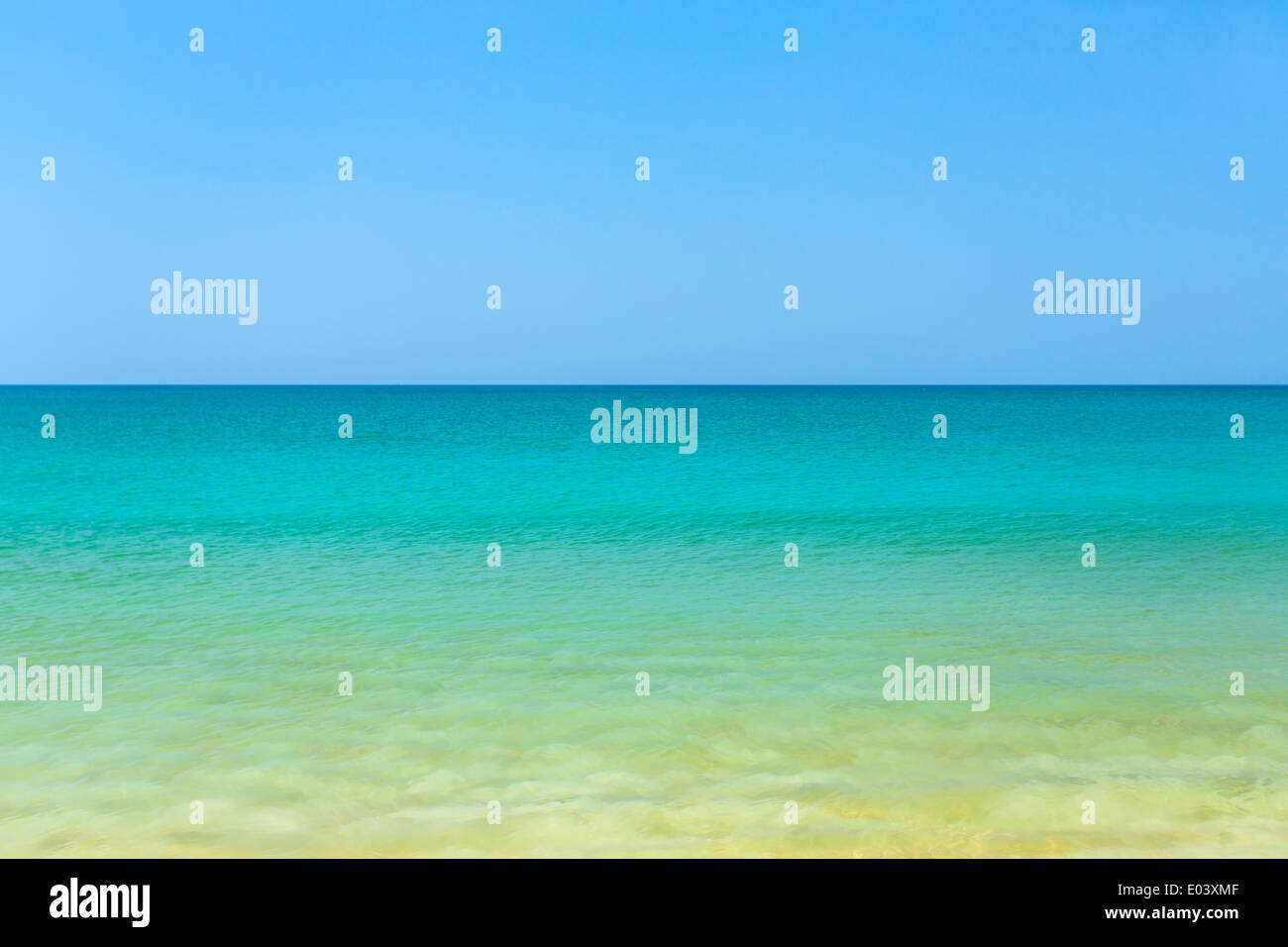 Turquoise bleu-vert tropical sea Banque D'Images