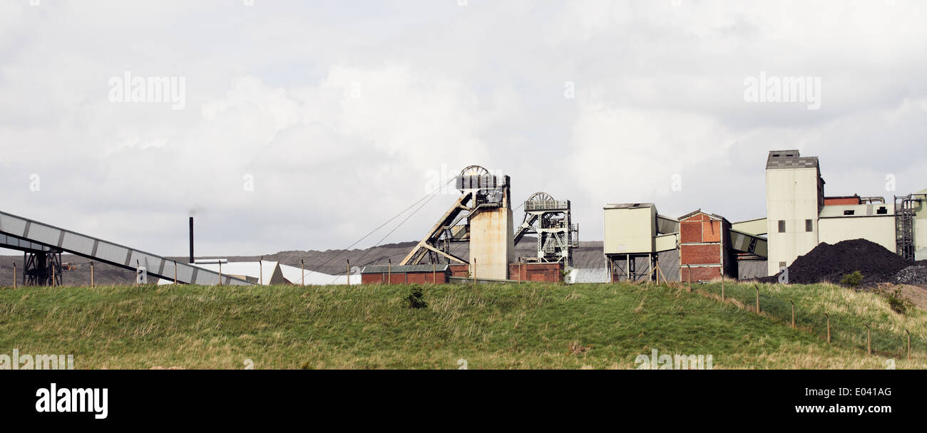 La mine de Thoresby de fermer deux des trois autres mines de charbon à ciel profond fermeture face au cours des 18 derniers mois avec la perte de plus de 1 300 emplois au titre de plans annoncés par le plus grand producteur de charbon. UK Coal est consulté sur les plans d'arrêter Thoresby en Bretagne, qui emploie 600 personnes. Banque D'Images