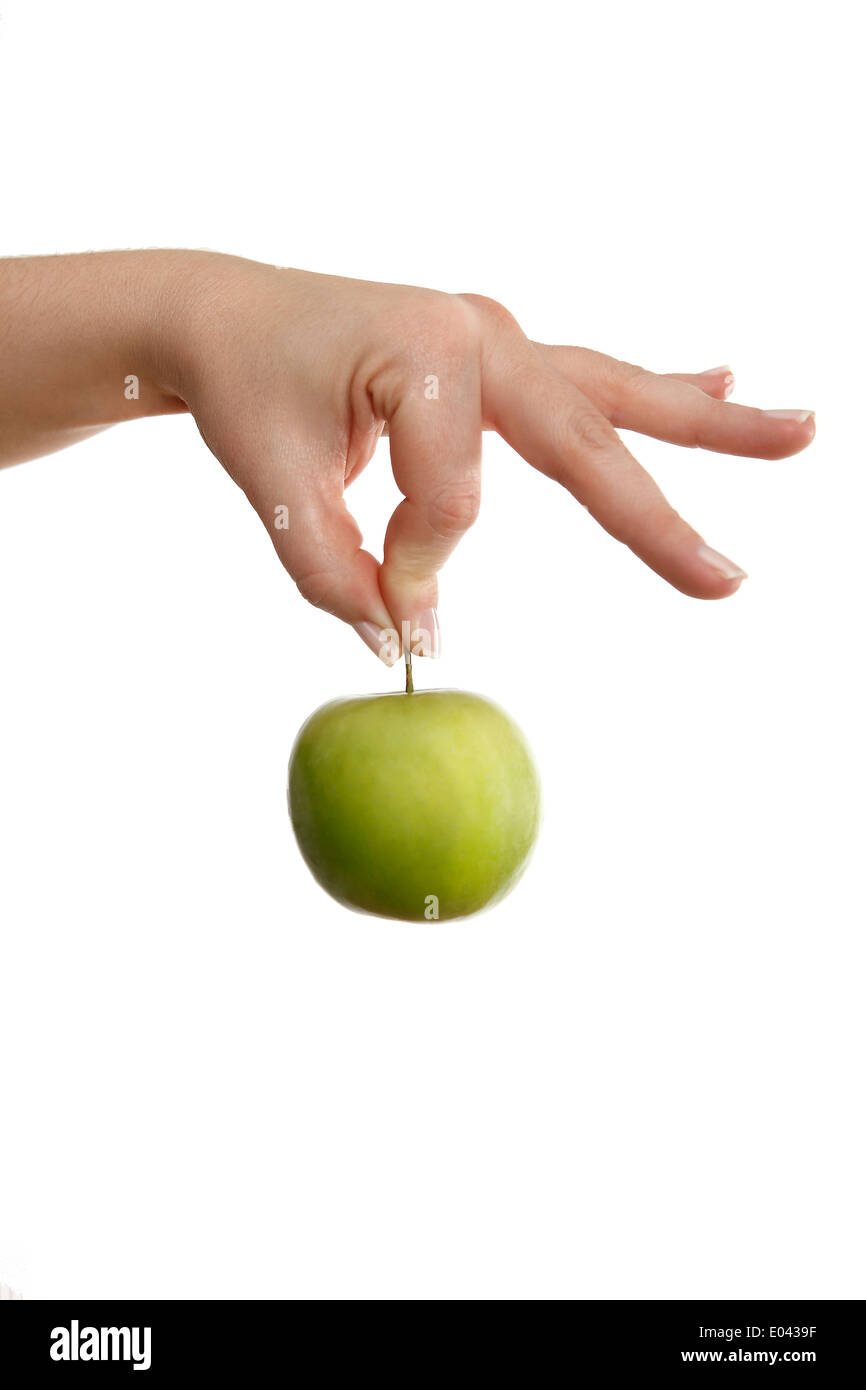 Femme tenant une pomme verte Banque D'Images