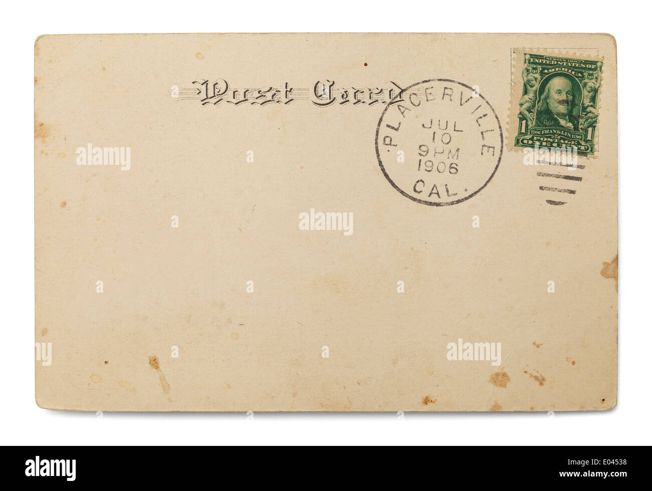 Carte postale vierge avec un Cent Stamp isolé sur fond blanc. Banque D'Images