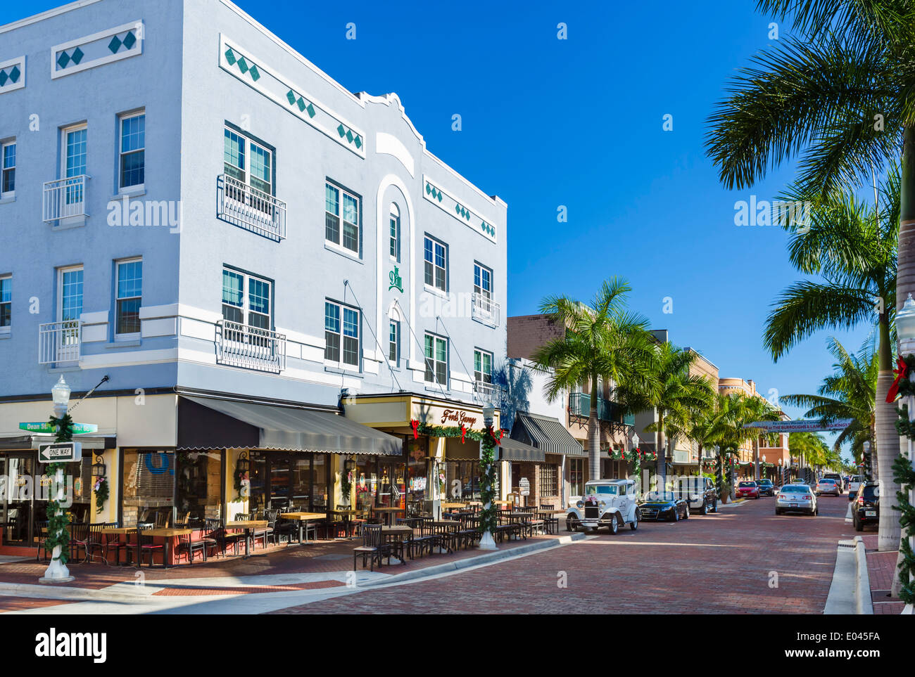 Historique Le bâtiment doyen et Ford's Garage burger restaurant sur la Première Rue au centre-ville de Fort Myers, Floride, USA Banque D'Images