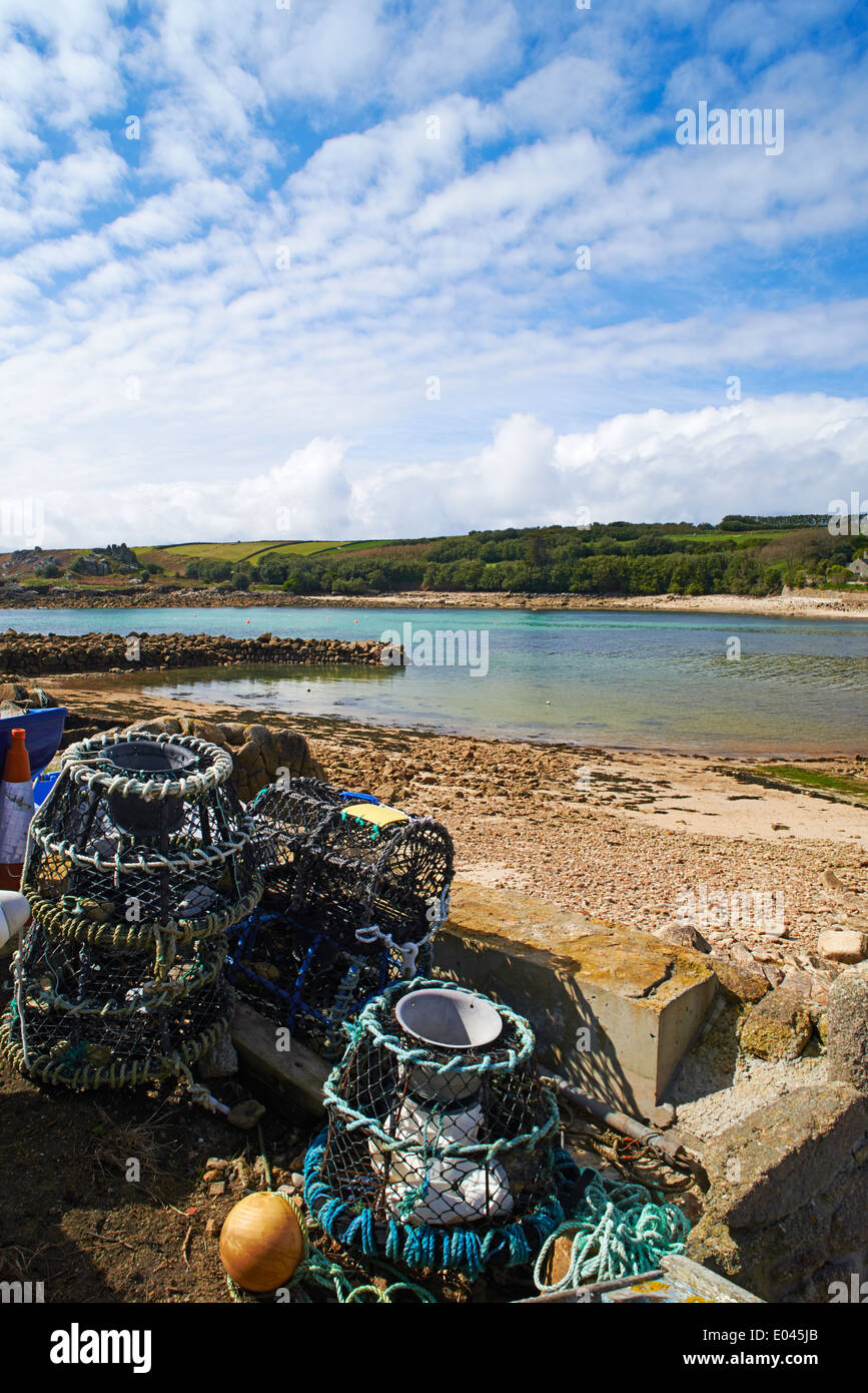 Des casiers à homard par plage de la vieille ville, St Marys, Penzance, Cornwall, Scillies en Avril Banque D'Images