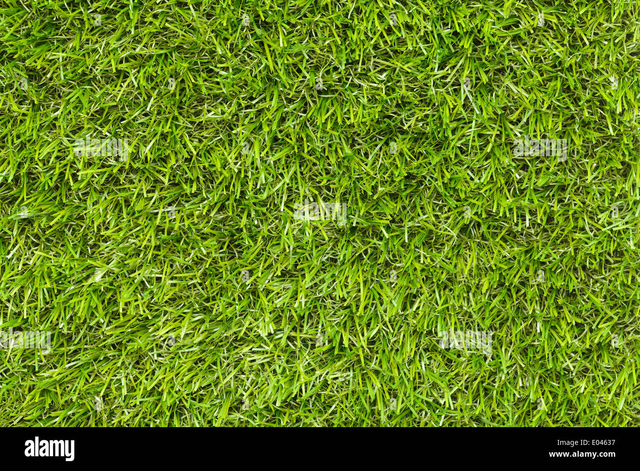 Couper l'herbe en plastique vert texture de fond de cour. Banque D'Images