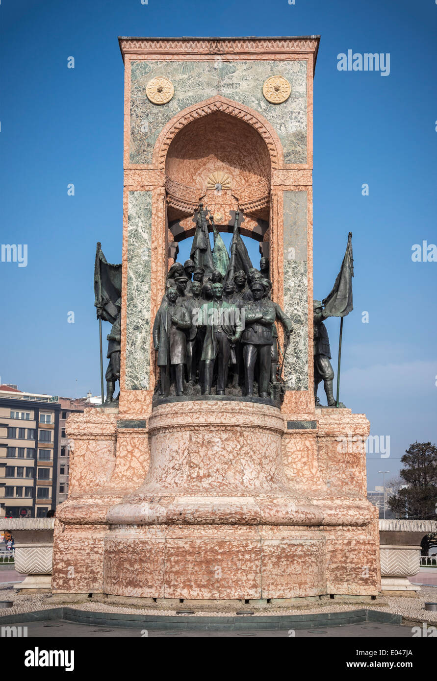 Le monument de la république, conçu par Pietro Canonica, sur la place Taksim, Istanbul, Turquie. Banque D'Images