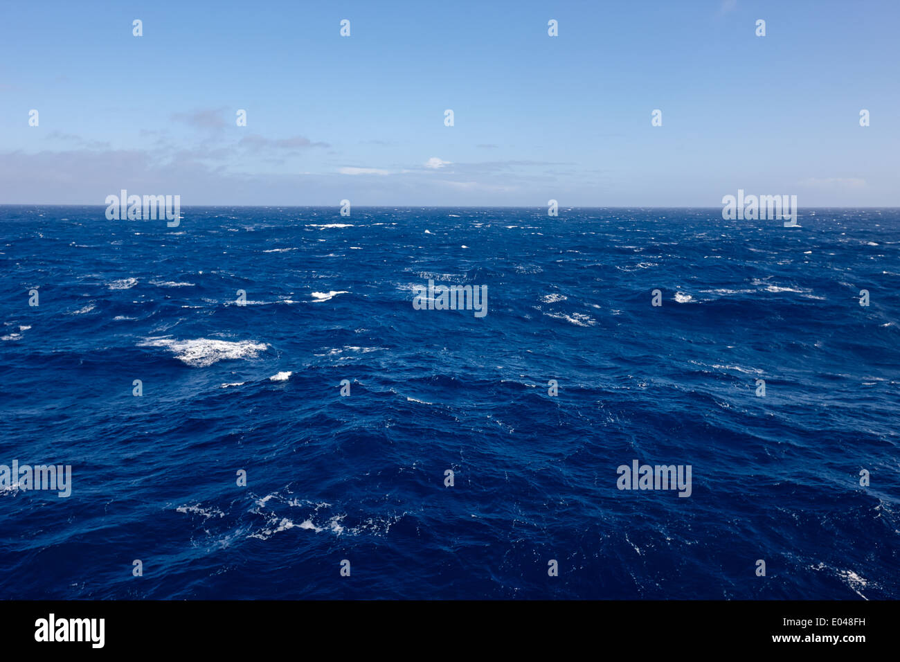 Eaux bleues de l'océan antarctique traversant le passage de Drake Banque D'Images