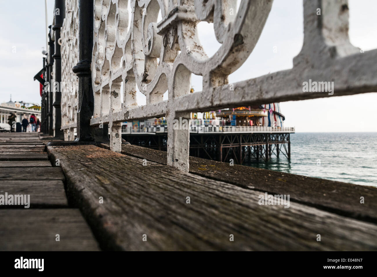 Rez-de-chaussée, vue sur le parc à la fin de la jetée de Brighton. Banque D'Images