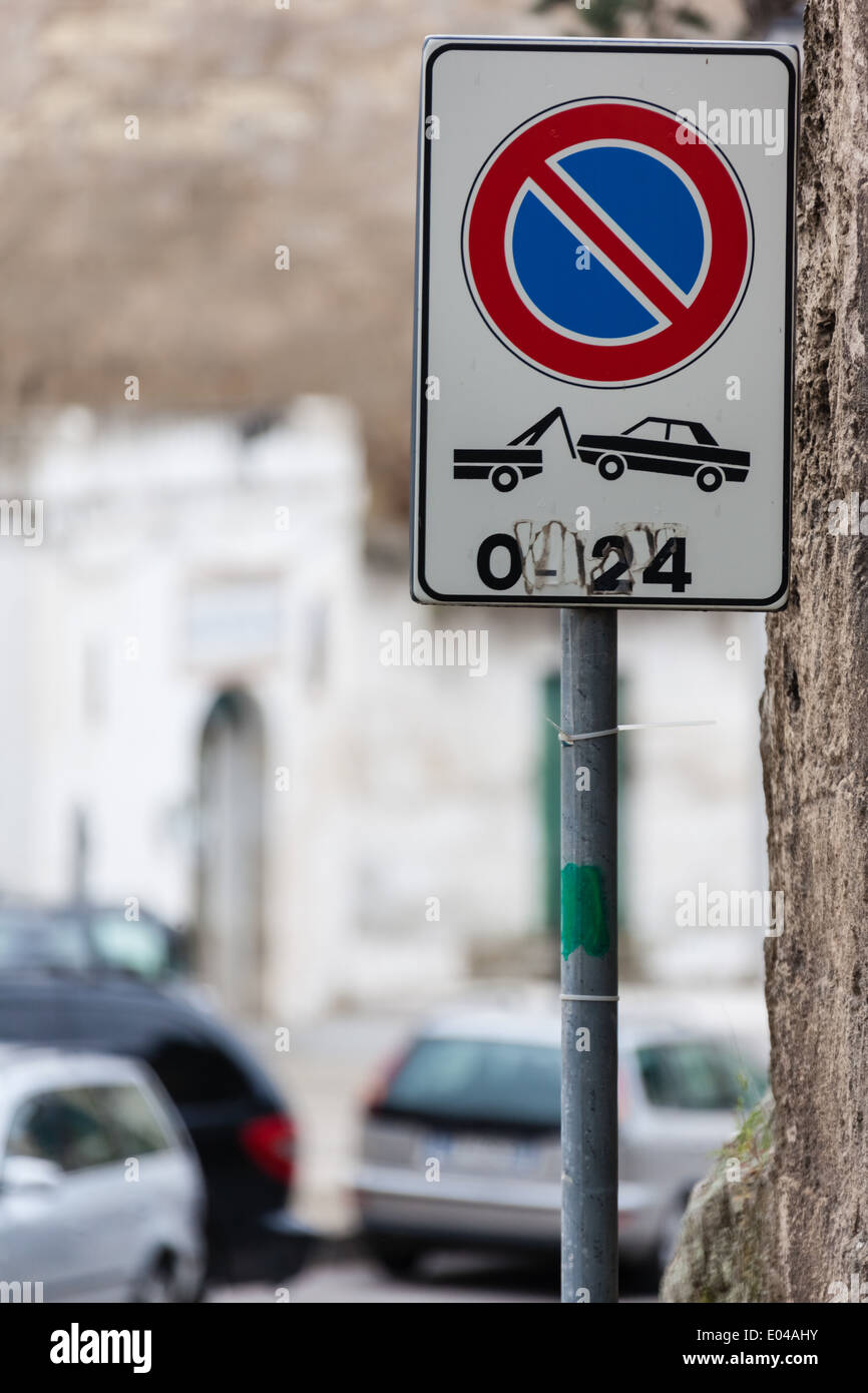 Une plaque de rue dans un petit village italien Banque D'Images