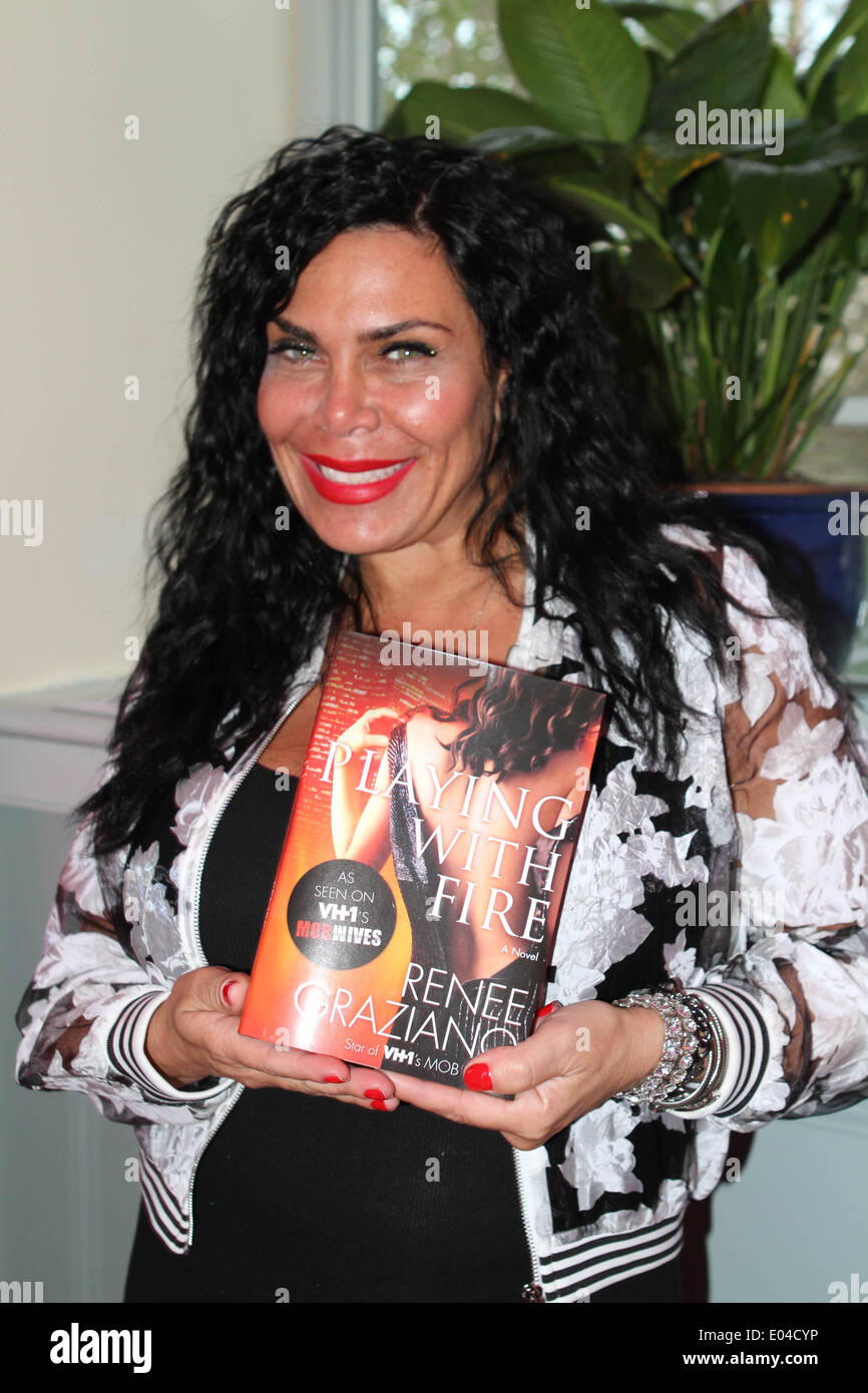 New York, New York, USA. 1er mai 2014. Livre Signature rencontrez le mob wives' les soeurs Graziano© 2014 .Renee Graziano Crédit : Bruce Cotler/Globe Photos/ZUMAPRESS.com/Alamy Live News Banque D'Images