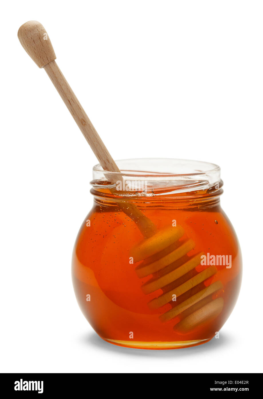 Pot de miel avec balancier en bois isolé sur fond blanc. Banque D'Images