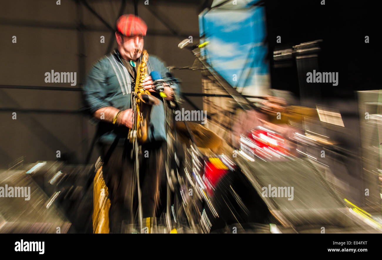 Turin, Italie. 01 mai, 2014. ' Torino Jazz Festival La Piazza Castello - Salis/ Angeli/Murgia Drake - Giornale di Bordo - Gavino Murgia clarinette, sax, voix, flûte Crédit : Realy Easy Star/Alamy Live News Banque D'Images