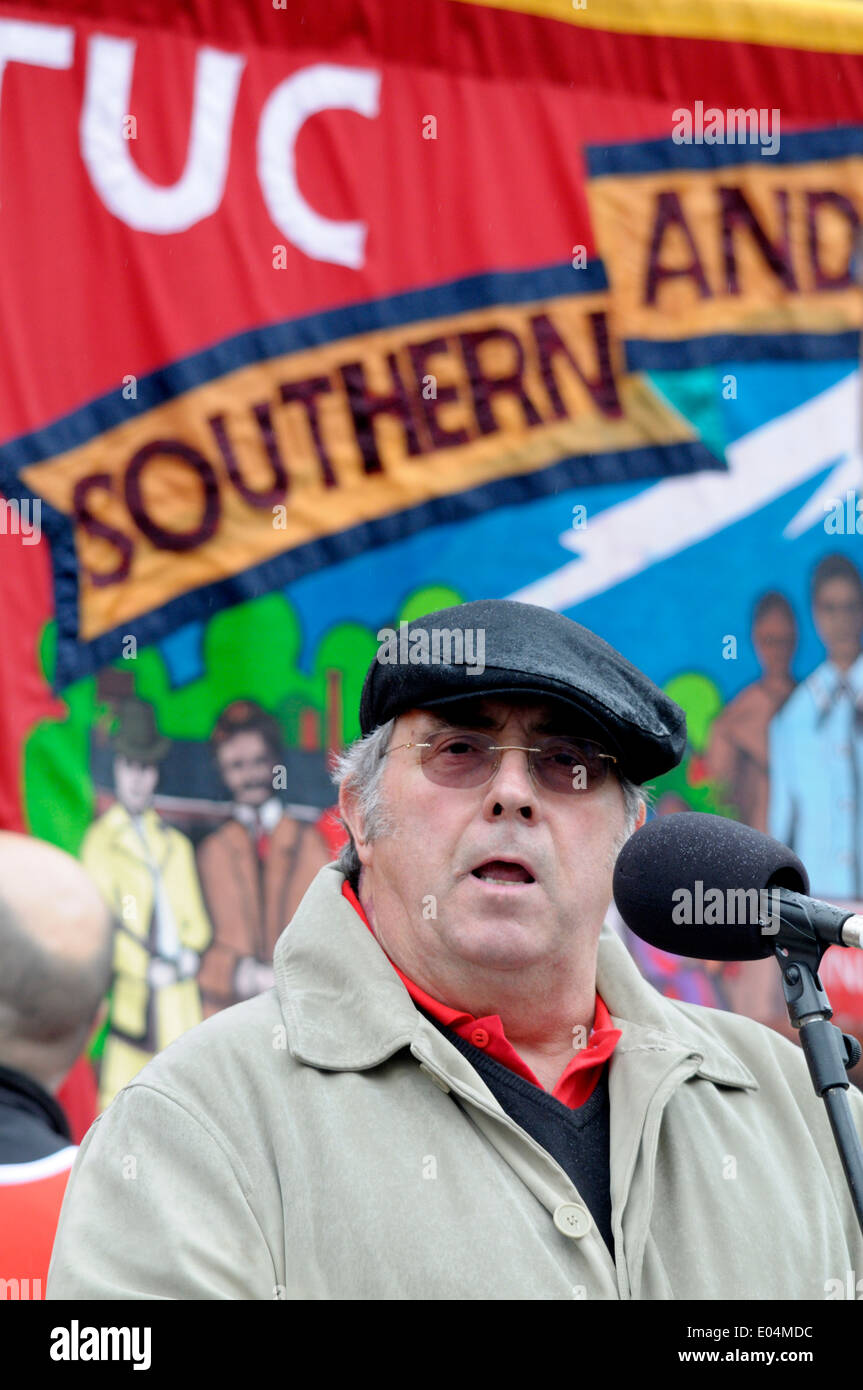 Martin Gould, (président de SERTUC) lors de la journée mai rassemblement à Trafalgar Square, Londres, 2014 Banque D'Images