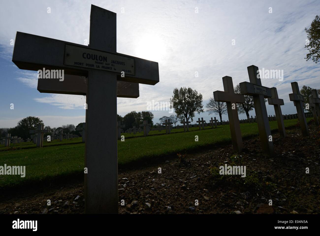 Le cimetière des soldats français Notre-Dame-de-Lorette dans Ablain-Saint-Nazaire, France, 22 avril 2014. Avec plus de 40 000 morts, c'est le plus grand cimetière militaire français de la PREMIÈRE GUERRE MONDIALE. Photo : Uwe Zucchi/dpa Banque D'Images