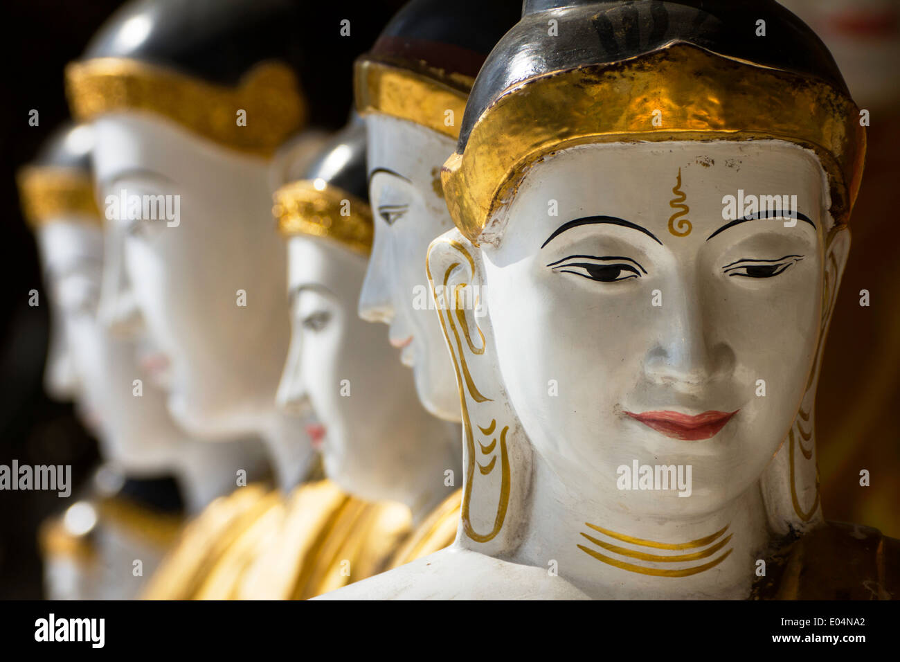 Série de Bouddhas de la pagode Shwedagon à Yangon Myanmar Birmanie Banque D'Images