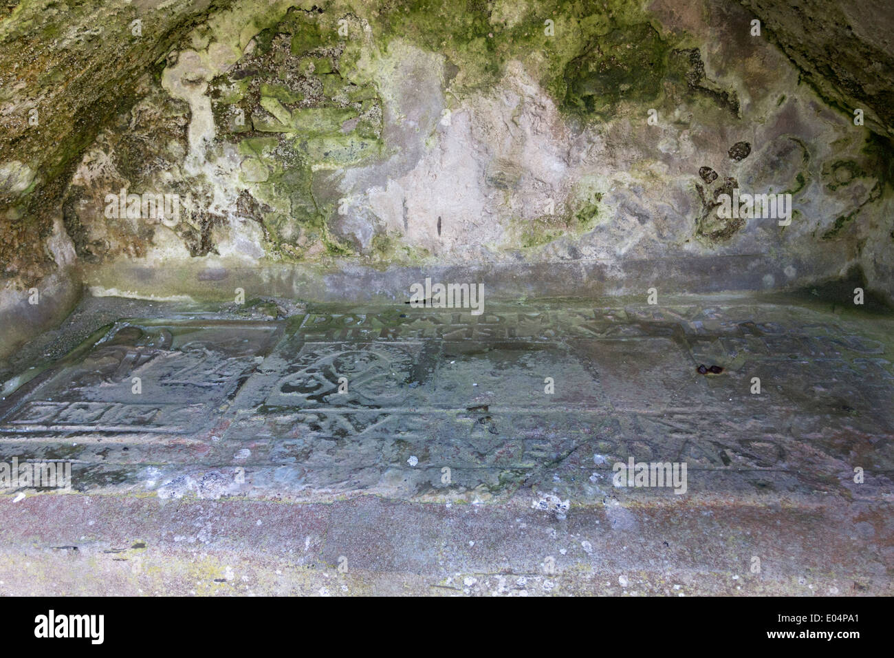 Inscriptions sur la tombe de fameux 379 Donald Macmurchow situé dans Balnakeil ancienne église, Durness, Ecosse Banque D'Images