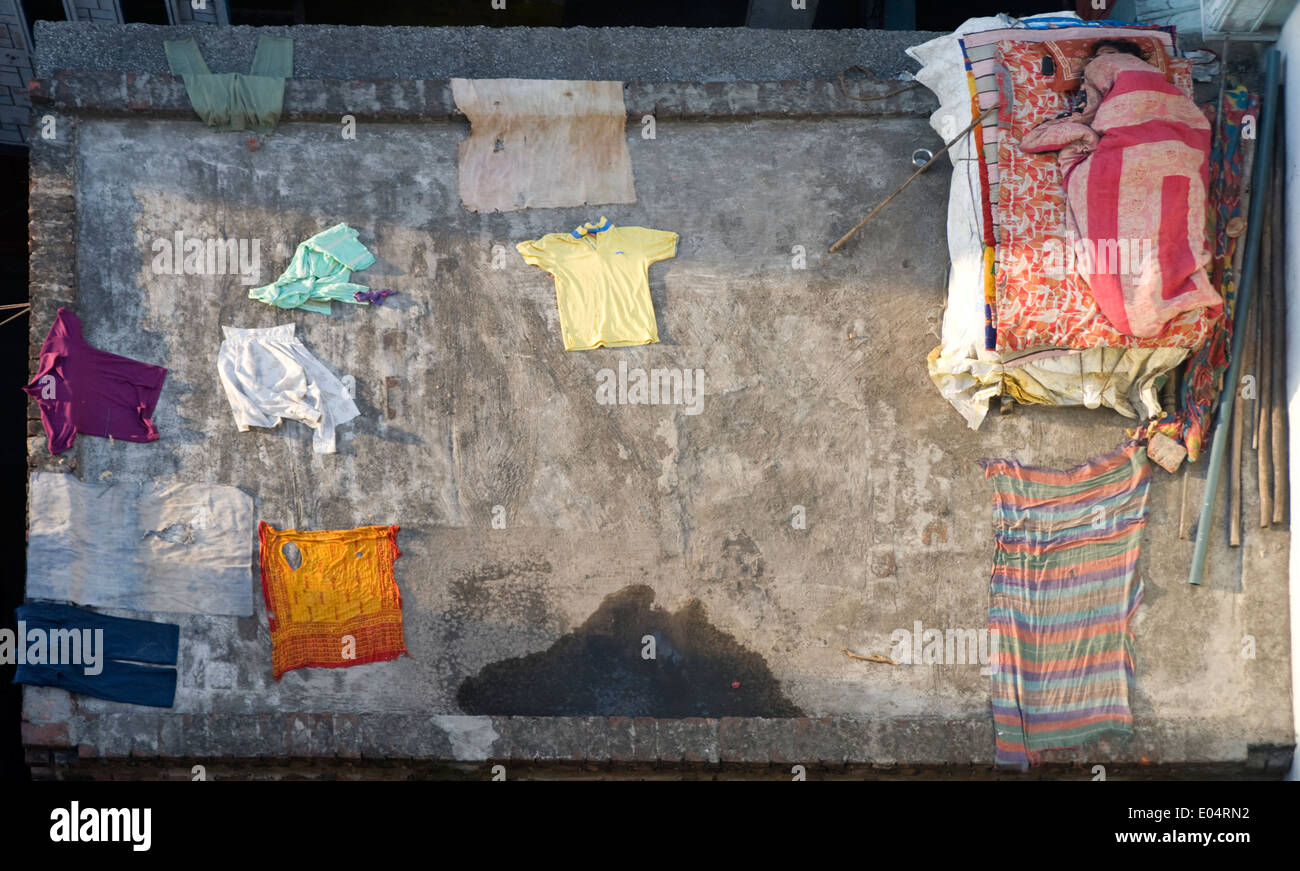 Dormir sur les toits à Varanasi, Uttar Pradesh, Inde Banque D'Images