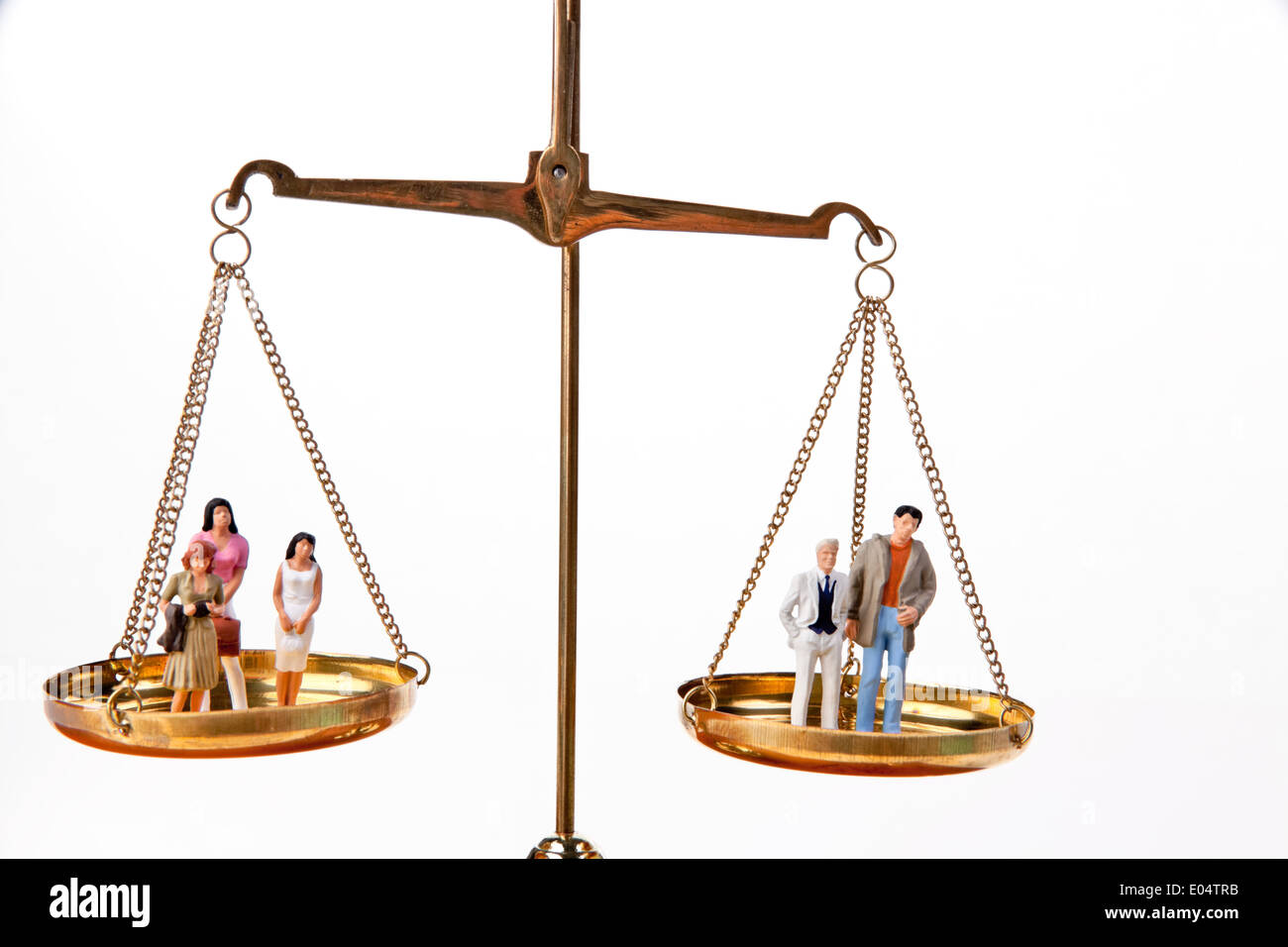 Homme et femme sur la balance. Symbole de l'égalité, Mann und Frau auf ...