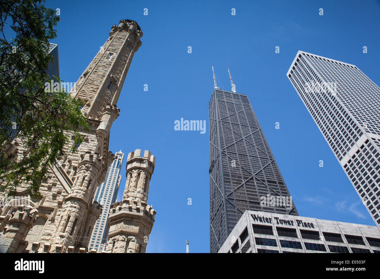 CHICAGO - 7 juin : John Hancock Center le 7 juin 2013 à Chicago.Chicago est la troisième plus grand bâtiment dispose d'un chic ad Magnificent Mile Banque D'Images