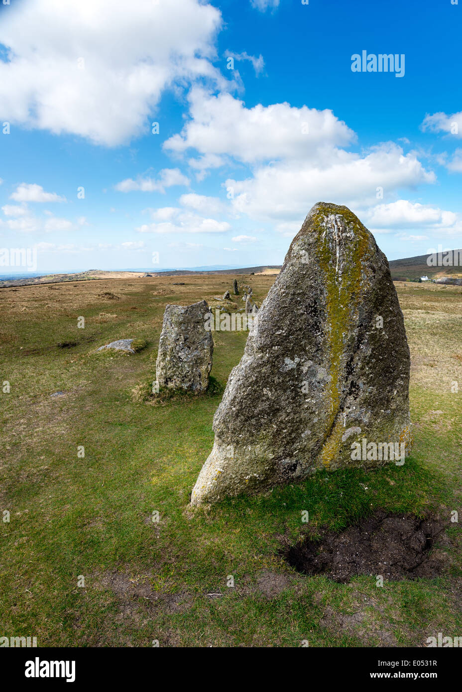 Standing Stone lignes à Merrivale sur le parc national du Dartmoor dans le Devon Banque D'Images