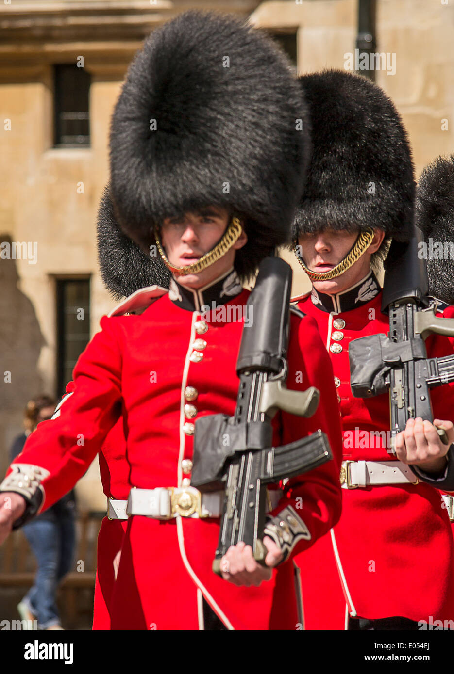 La garde royale britannique avec des fusils à Windsor Banque D'Images