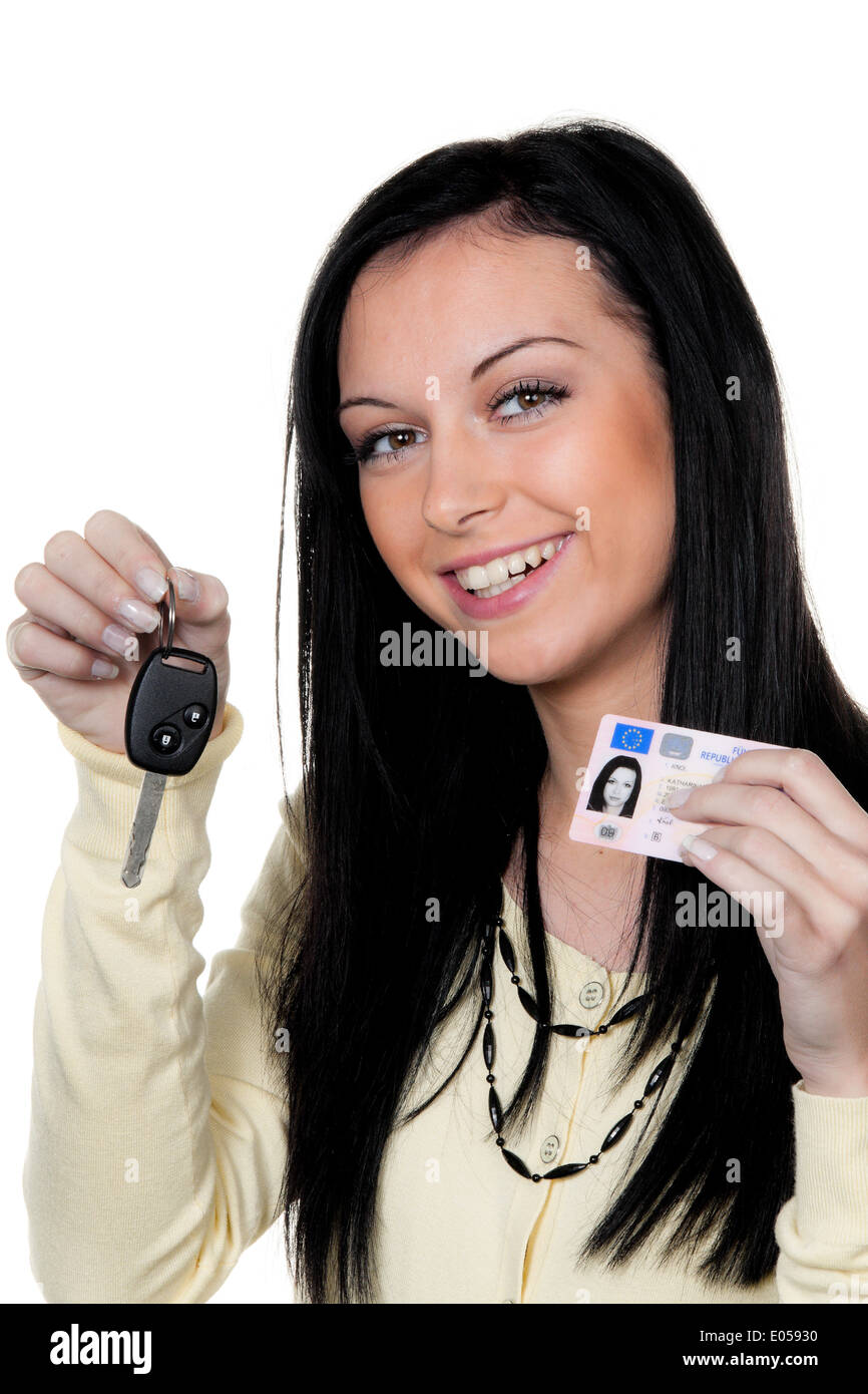 Femme avec clé de voiture et permis de conduire. Test de conduite, Autoschluessel Fuehrerschein und Frau mit. Fahrpruefung Banque D'Images