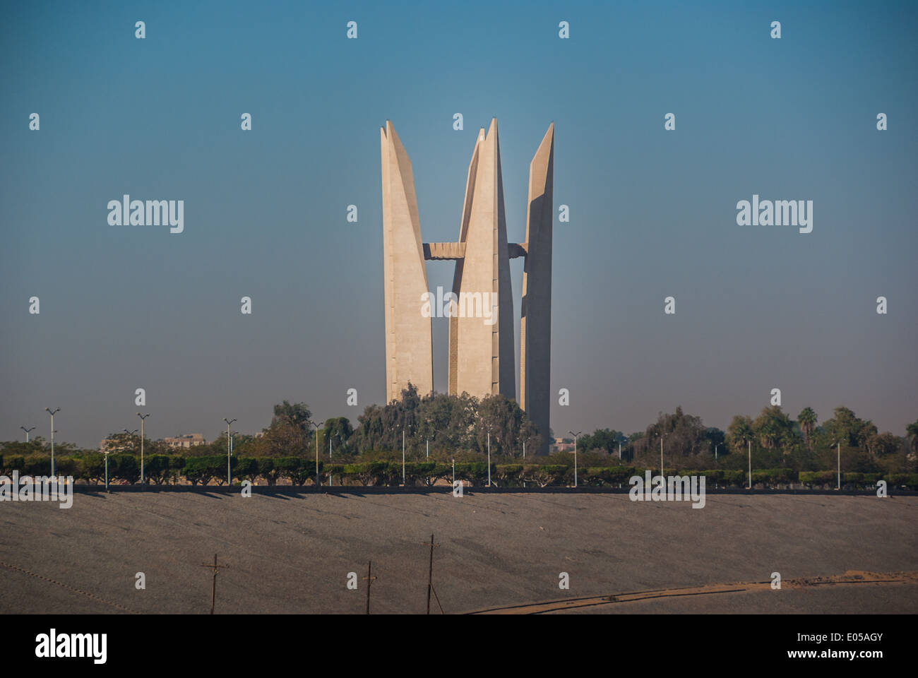 Haut Barrage Monument - Tour de Lotus, Assouan, Egypte Banque D'Images