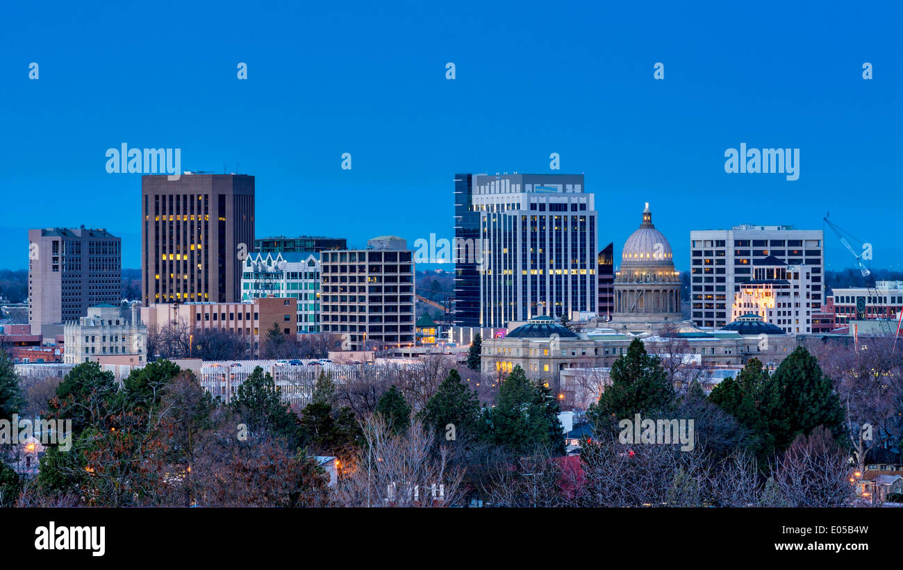 Ville de Boise IDAHO à nigher avec les lumières de la ville sur Banque D'Images