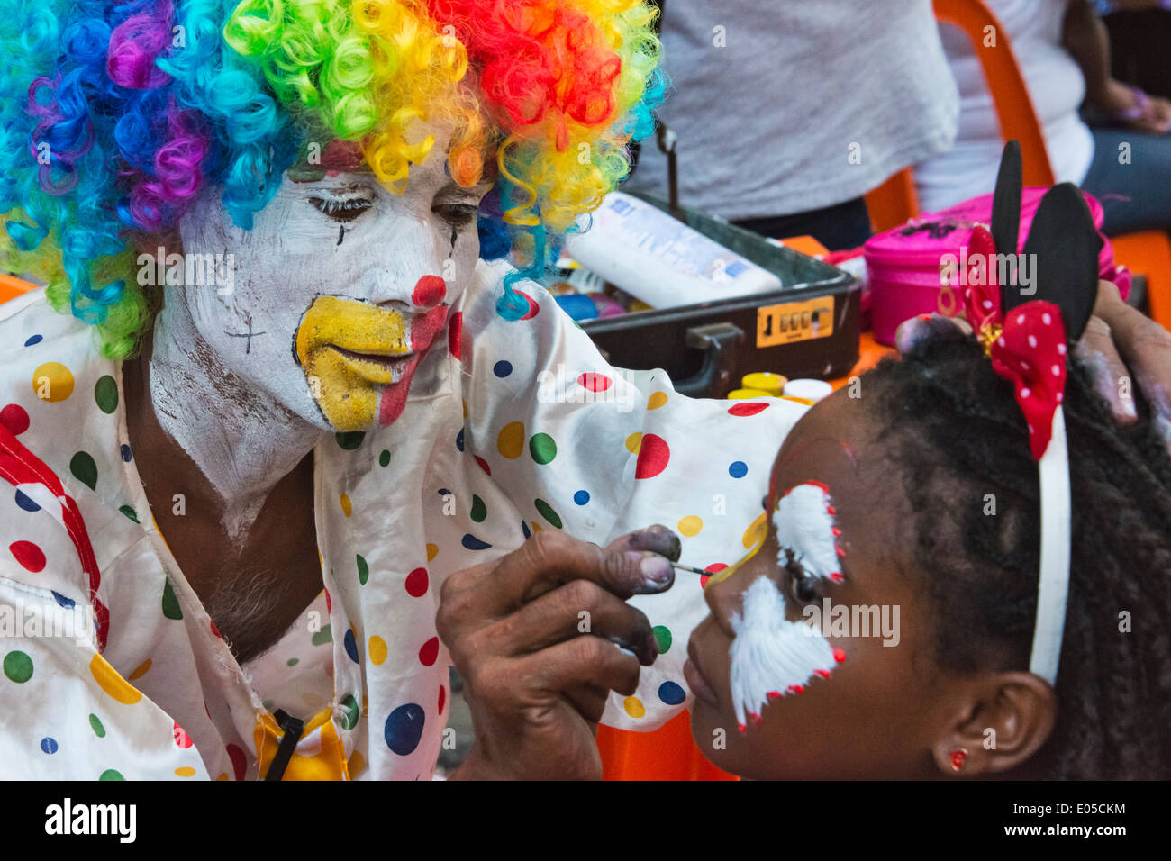 La mise sur le maquillage Carnaval, Salvador, État de Bahia, Brésil Banque D'Images