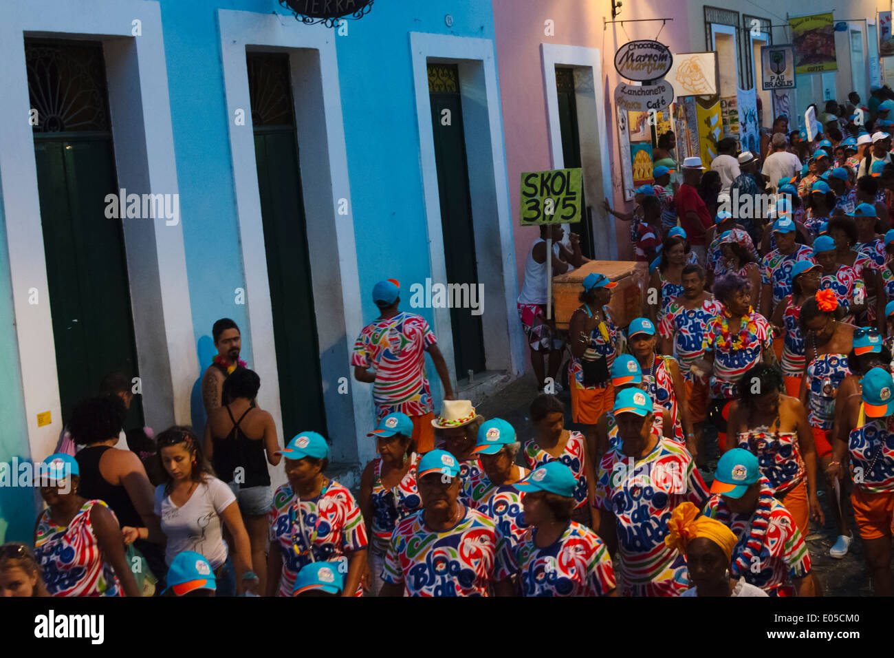 Défilé du carnaval dans le quartier de Pelourinho, Salvador (site du patrimoine mondial de l'UNESCO), l'Etat de Bahia, Brésil Banque D'Images