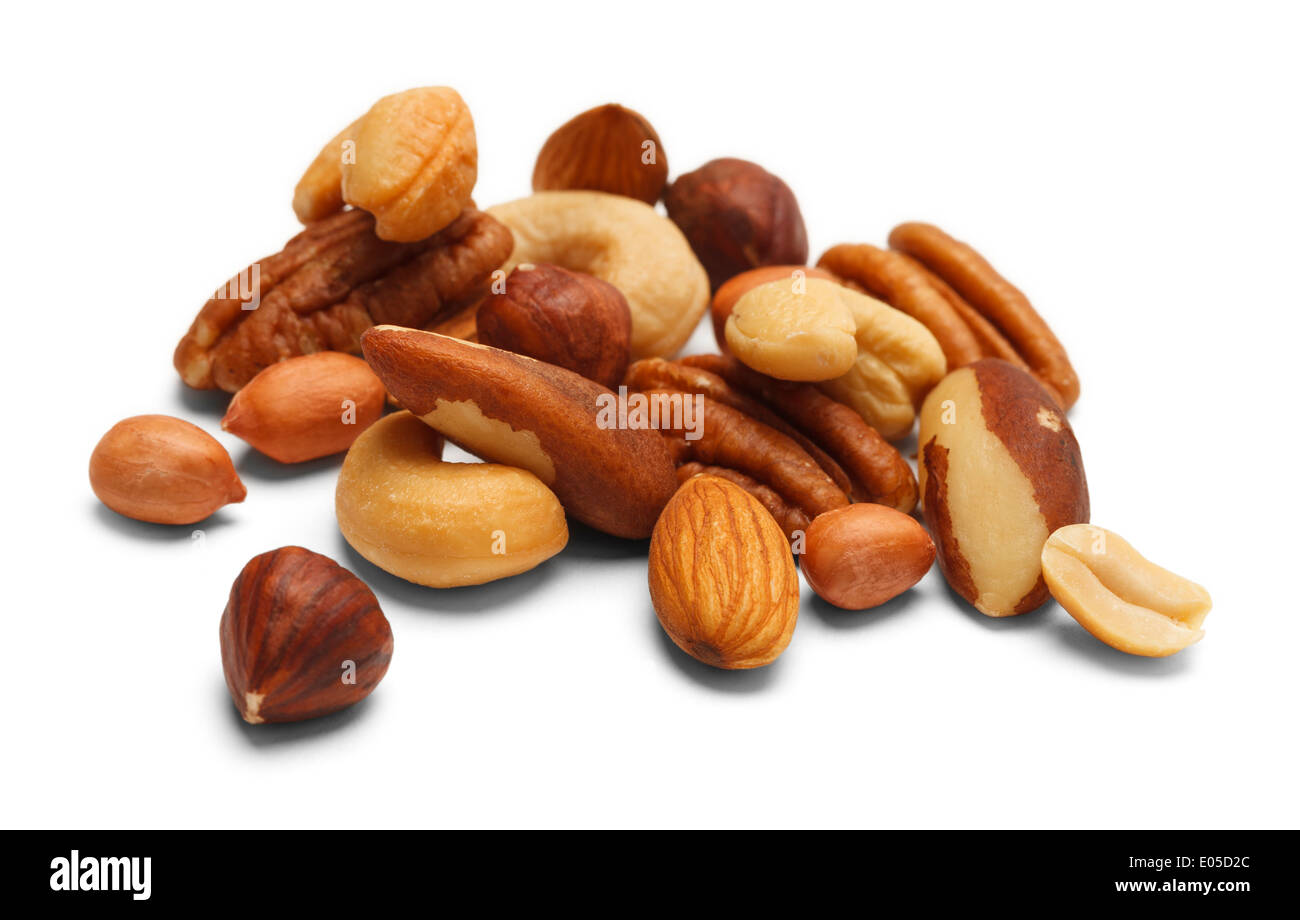 Variété de noix mélangées isolé sur fond blanc. Banque D'Images