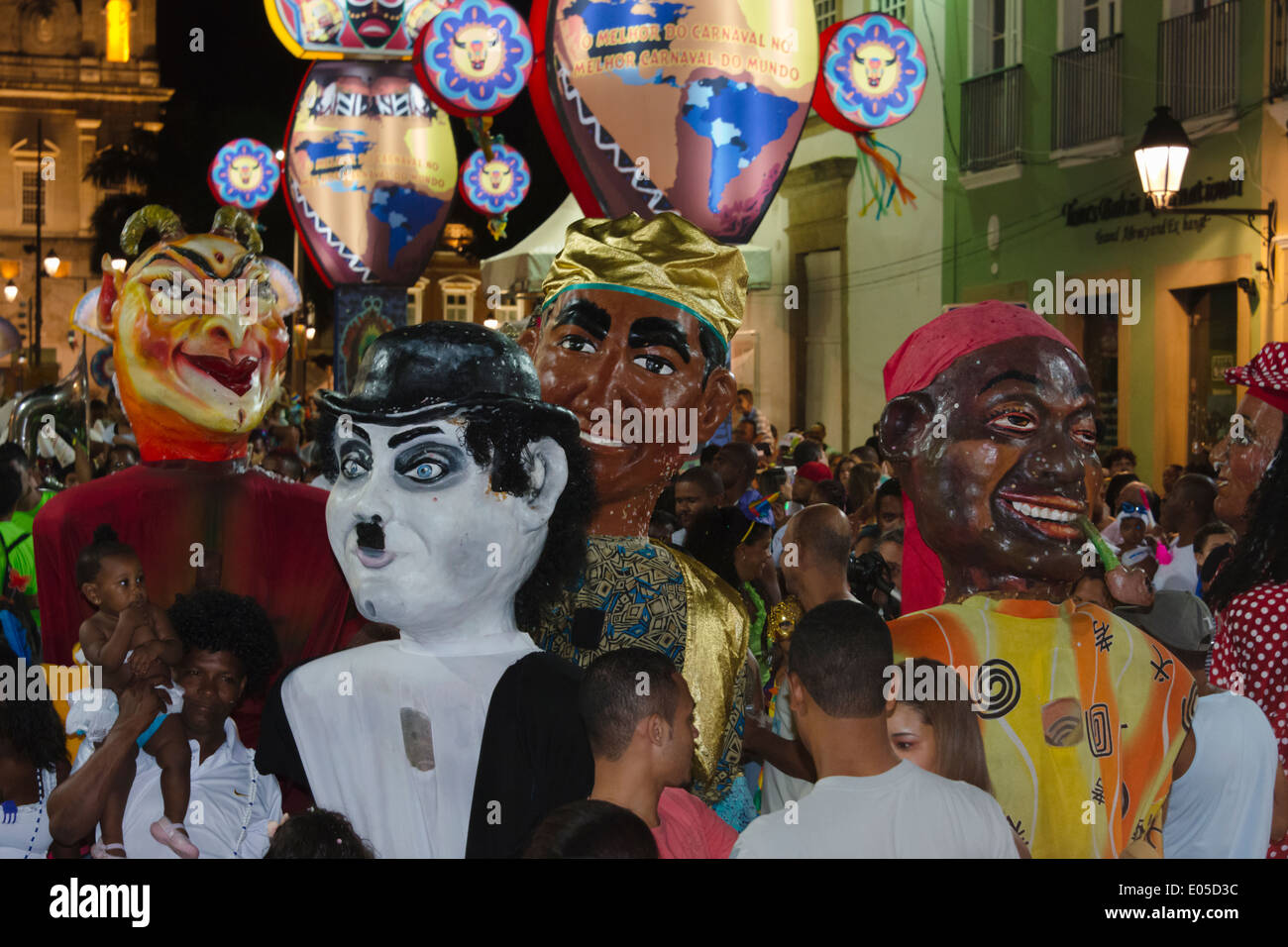 Défilé du carnaval dans le quartier de Pelourinho, Salvador (site du patrimoine mondial de l'UNESCO), l'Etat de Bahia, Brésil Banque D'Images