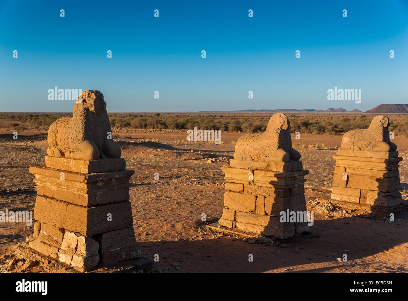 Avenue de béliers près de Temple d'Amon-Ra, Naqa, le nord du Soudan Banque D'Images