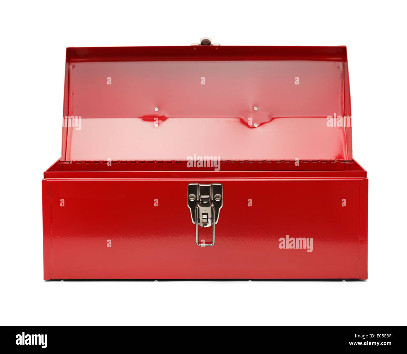 Boîte à outils en métal rouge isolé sur fond blanc. Banque D'Images