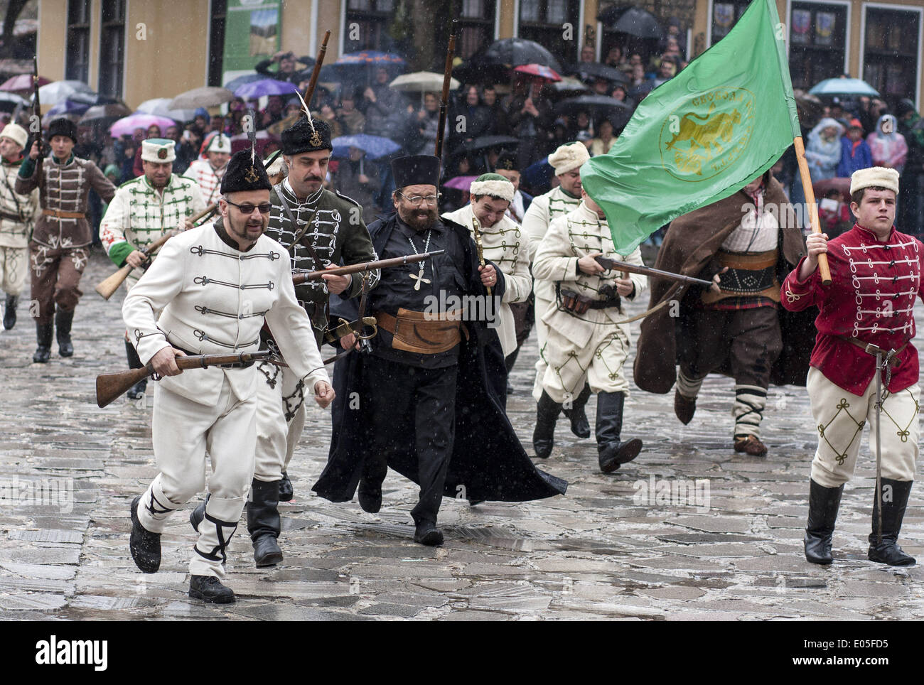 Sofia, Bulgarie. 2 mai, 2014. Le 2 mai, la Bulgarie a marqué le 138e anniversaire de l'Insurrection d'avril. Scènes historiques de la plus grande insurrection bulgare contre l'Empire ottoman ont été reproduites dans la ville de Koprivshtitsa, où en 1876 l'insurrection a éclaté. /NurPhoto Vladev Hristo ©/ZUMAPRESS.com/Alamy Live News Banque D'Images