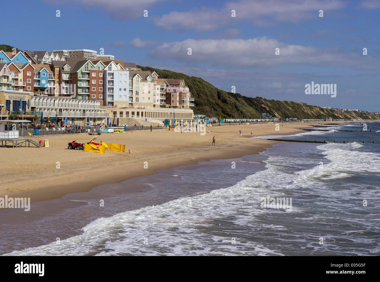 Boscombe plage et de la promenade de vacances, appartements et commerces, près de Bournemouth, Dorset, England, UK Banque D'Images
