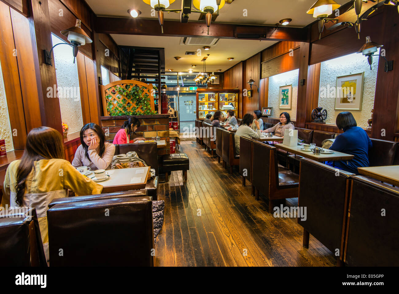 Vue intérieure d'un café à Kyoto, Japon Banque D'Images