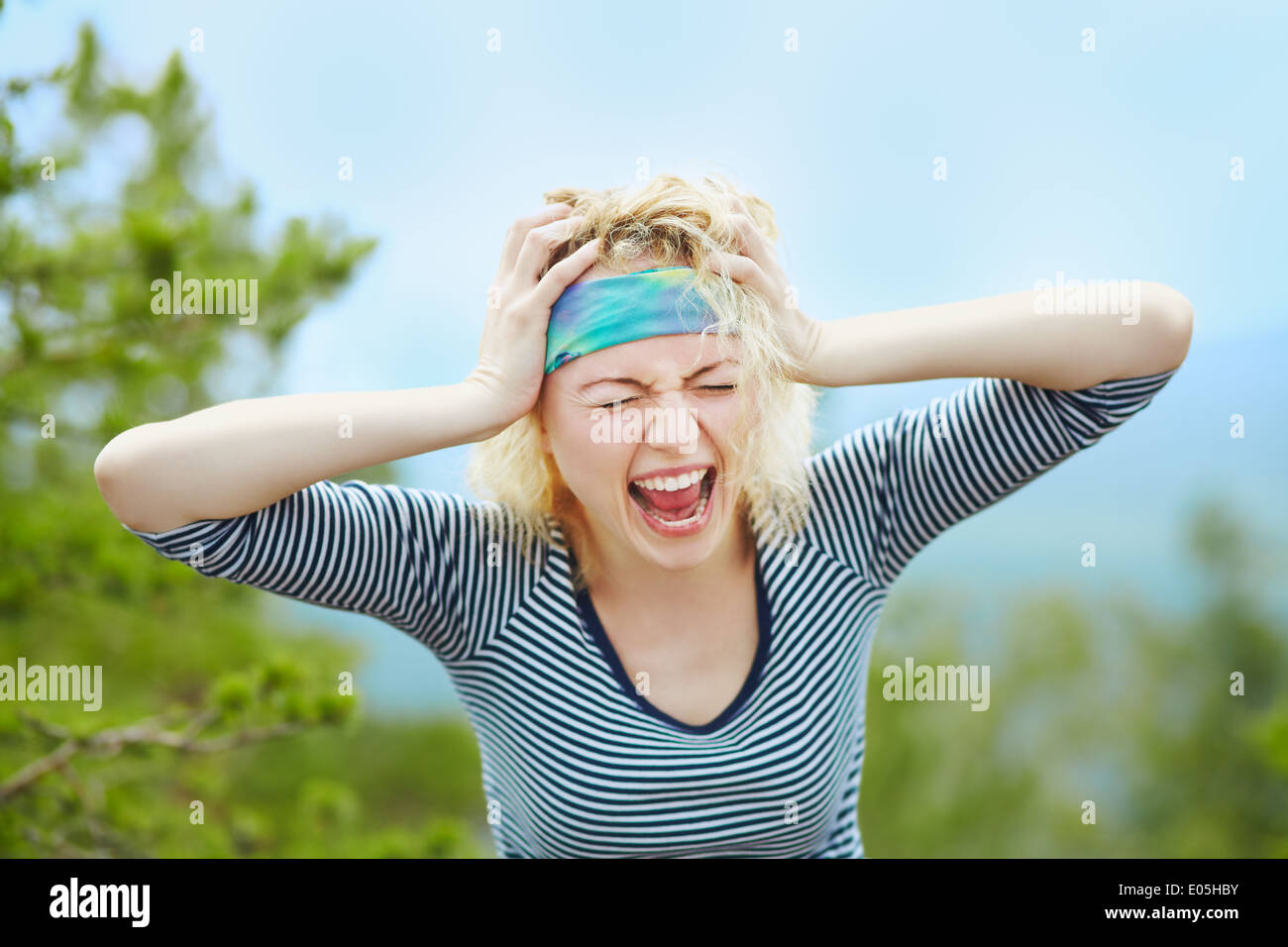 Jeune femme drôle émotionnelle Banque D'Images