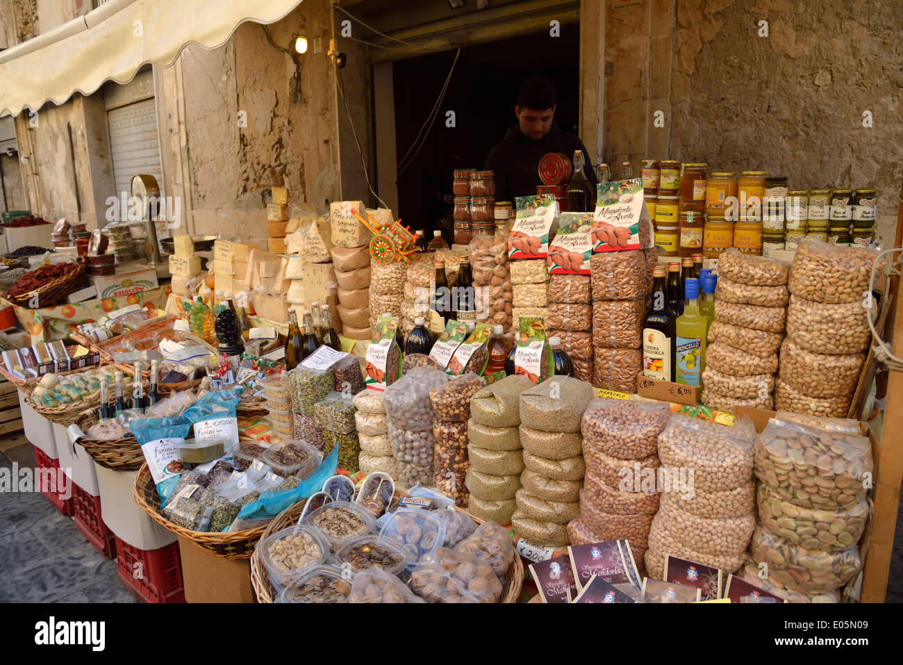 Market stall, Ortigia, Syracuse, Province de Syracuse, Sicile, Italie Banque D'Images