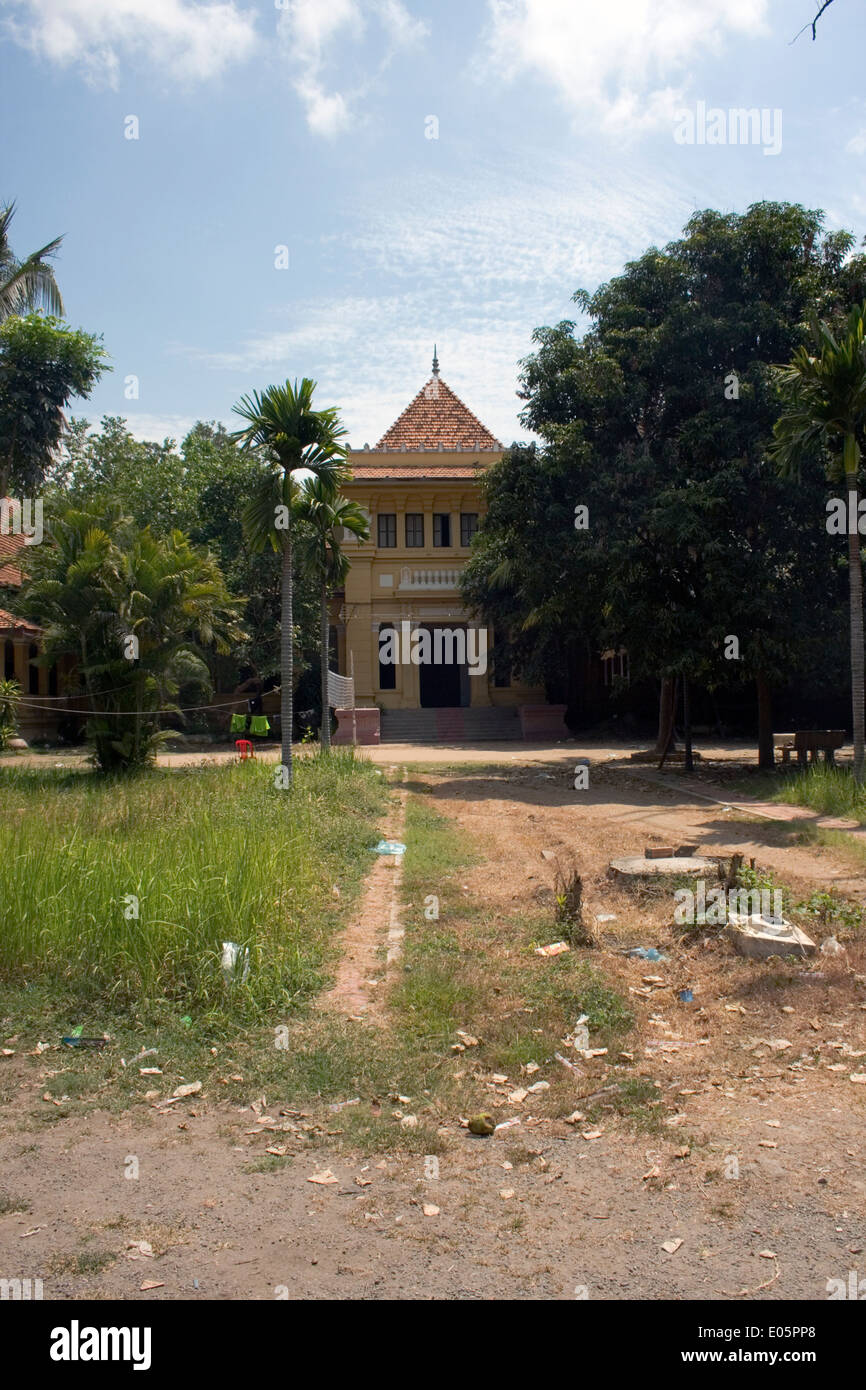 L'hôtel abandonné Renakse se trouve dans le soleil du matin à à Phnom Penh, Cambodge. Banque D'Images
