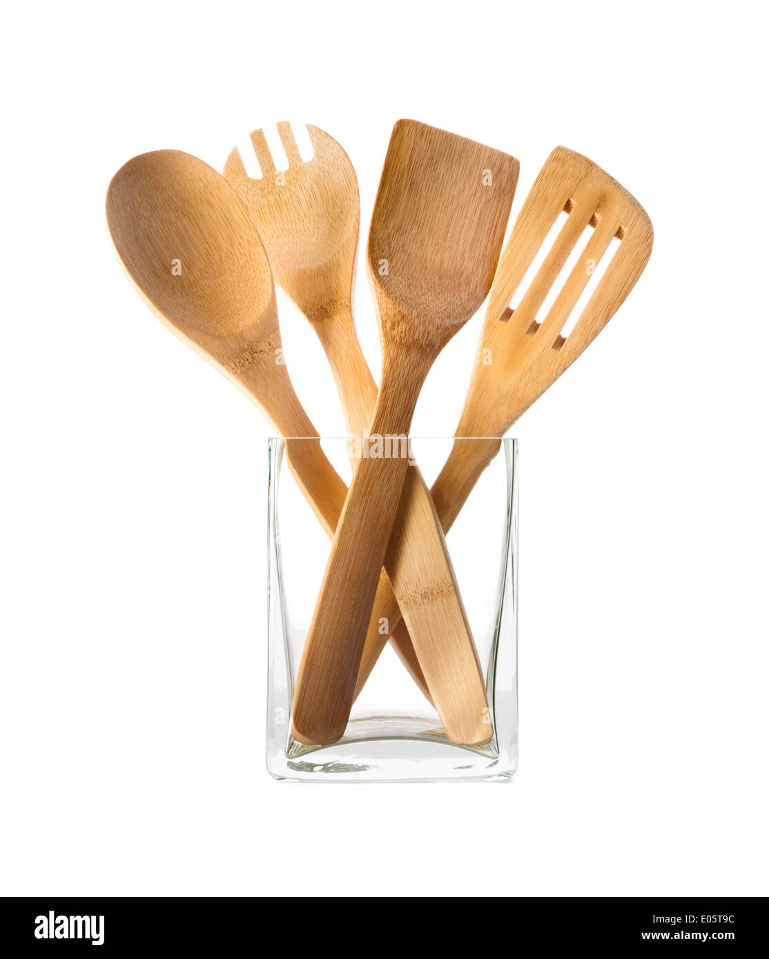 Articles menagers : ustensiles de cuisine en bois, isolé sur fond blanc Banque D'Images