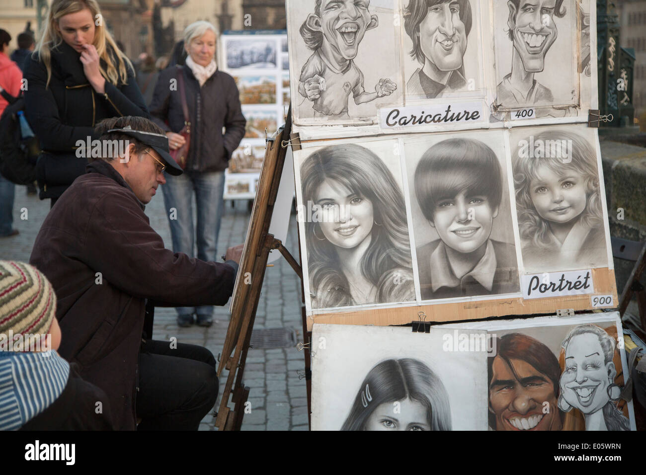 Street artiste caricature - Prague, République Tchèque Banque D'Images
