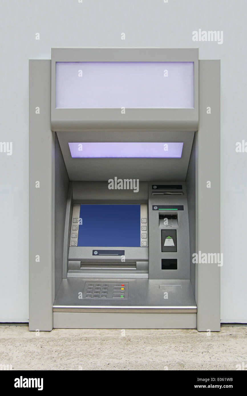 Guichet automatique avec écran vide dans le mur Banque D'Images